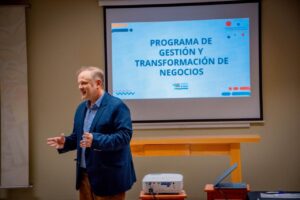 La UNRT presentó una nueva propuesta del Centro de Aprendizaje Permanente para el sector productivo y comercial