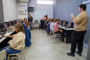 El curso “¡Hacé Click!” tuvo su segunda clase dedicada al uso de la computadora